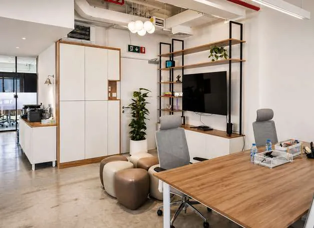Corporate Office interior fit-out — Dubai Media City, Dubai · 250 Sqm